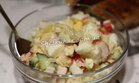 Класичний салат з крабовими паличками